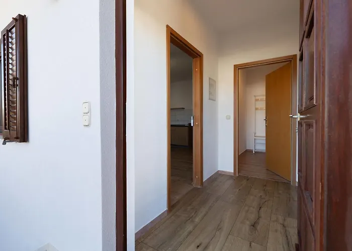 Dalero 1 By Interhome トロギール